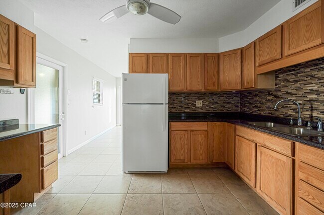 Building Photo - 1504 W 13th St