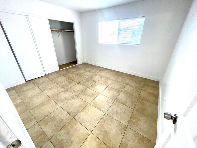 Building Photo - 3351 Brussels St