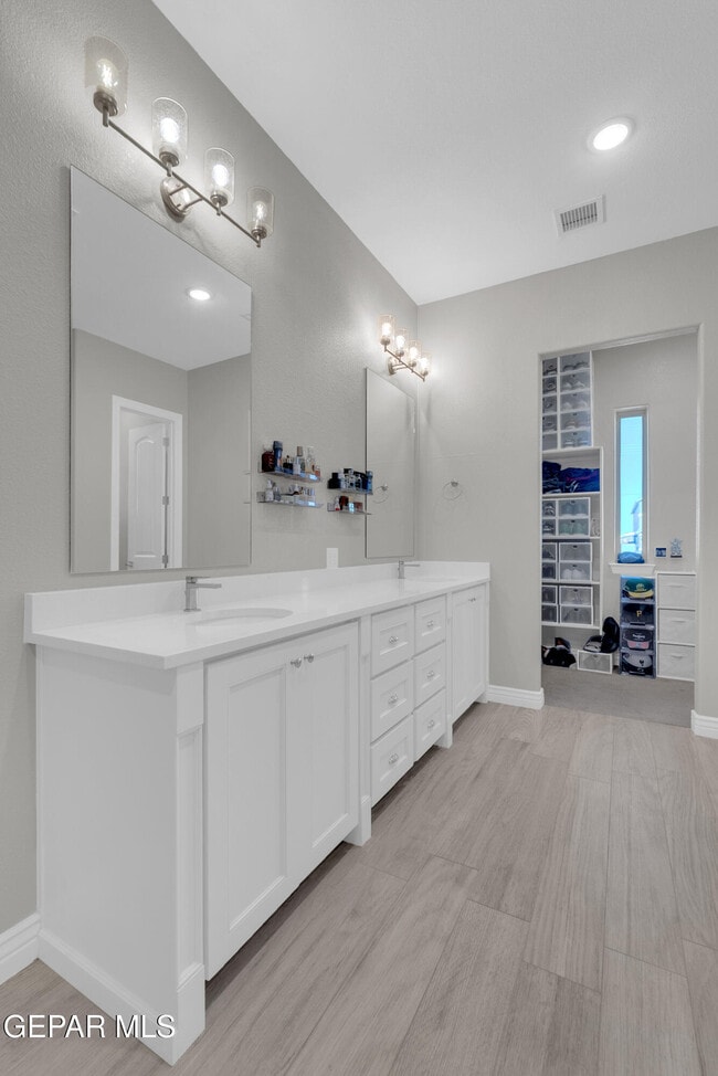 Building Photo - 14608 Pebble Hills Blvd