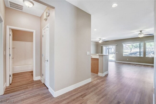 Building Photo - 2320 Meteor Shower St