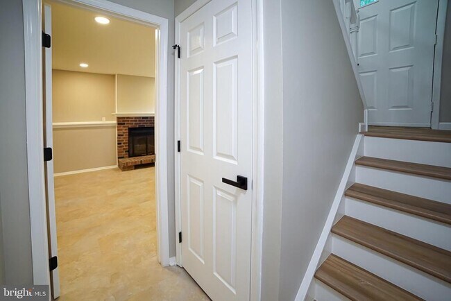 Building Photo - 8278 Wold Den Ct