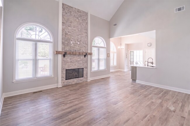 Building Photo - Beautiful in Buford!