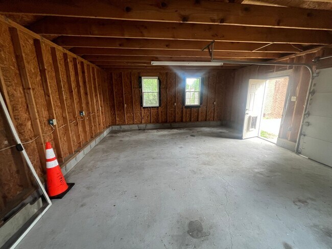 Building Photo - 421 Brian Ave