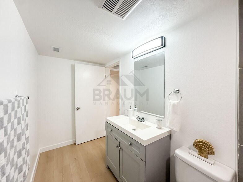Building Photo - 4638 Tilden Ave