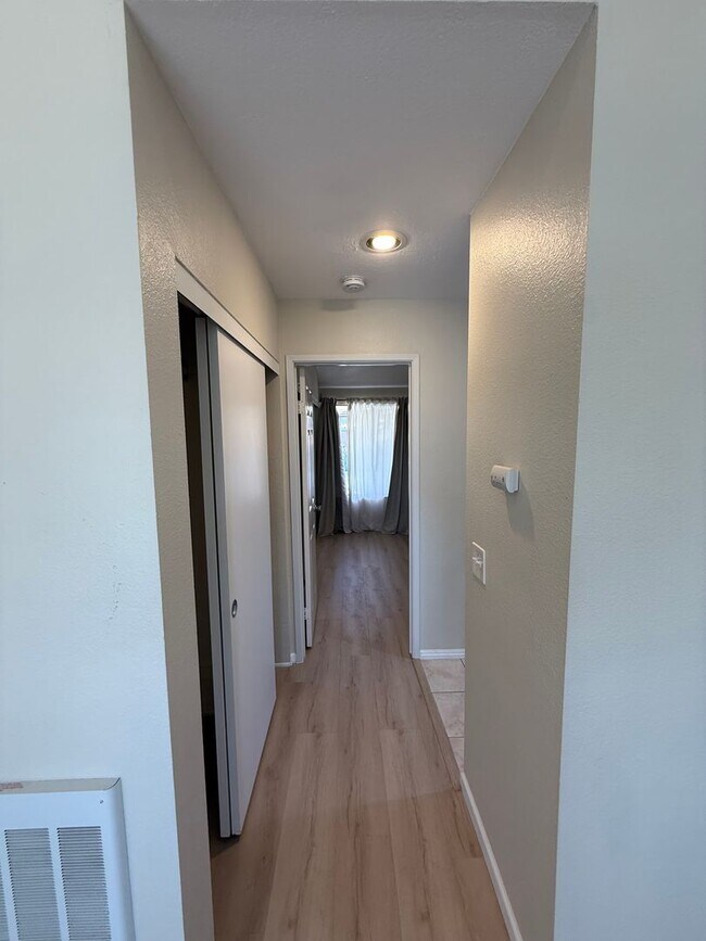 Building Photo - Beautifully upgraded 1 bed 1 bath with uti...