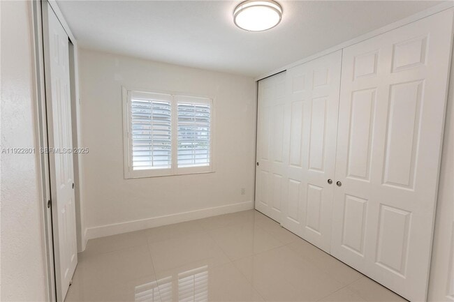 Building Photo - 230 E 56th St