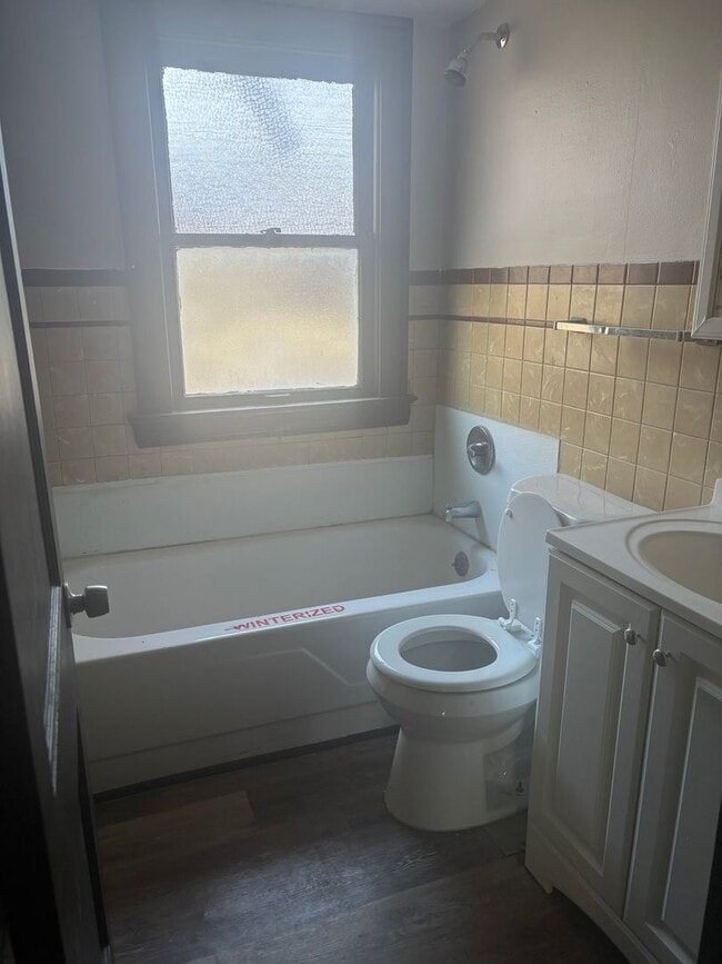 Building Photo - 2bd UPSTAIRS Duplex Section 8