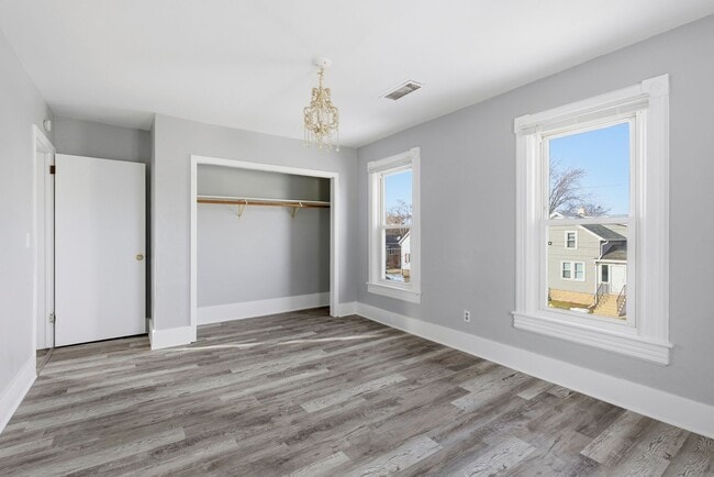 Building Photo - 645 W 10th Ave