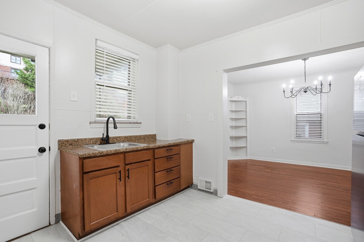 Building Photo - 107 Catskill Ave