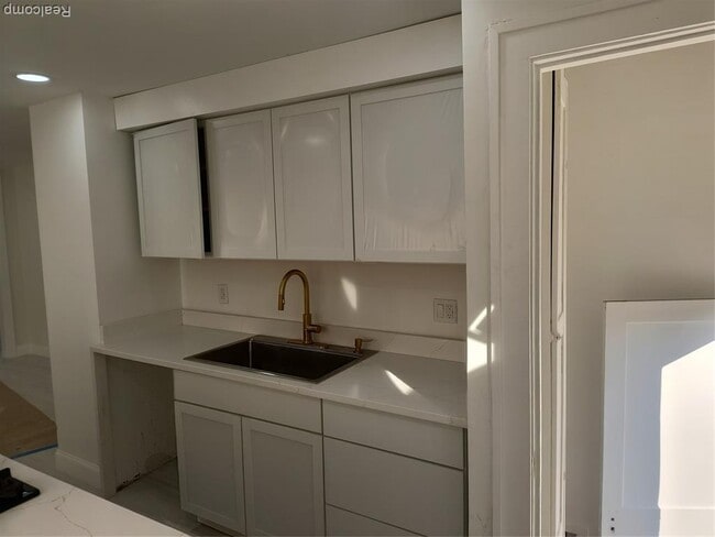 Building Photo - 18080 Westphalia St