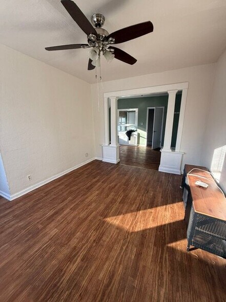 Building Photo - 814 Beechwood Ave