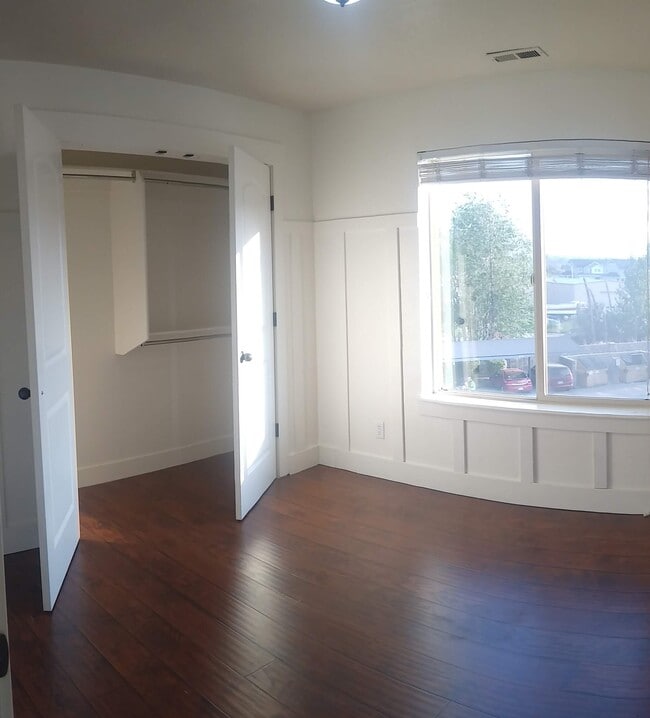 Building Photo - 1045 S 1700 W