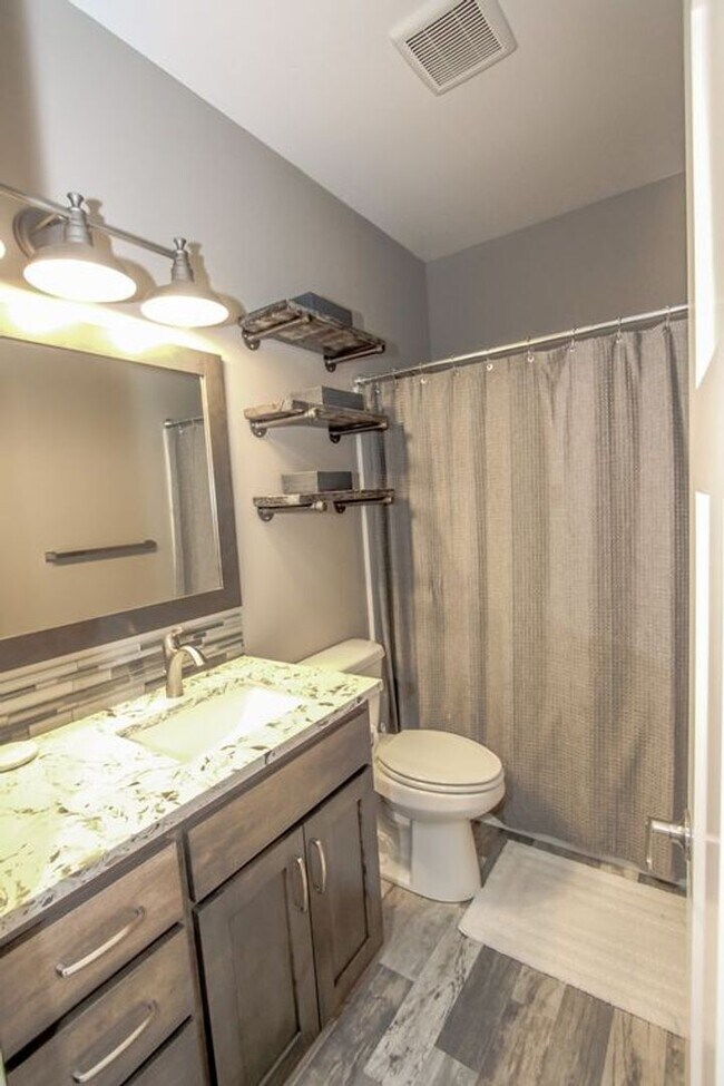 Building Photo - Luxury 2-Bed x 2-Bath Condo For Rent