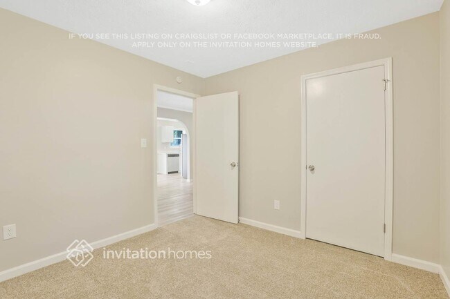 Building Photo - 10 Porter Cir