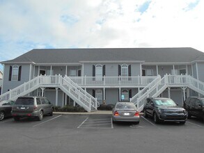 Building Photo - 3 bedroom, 2 bath condo in Carolina Willows