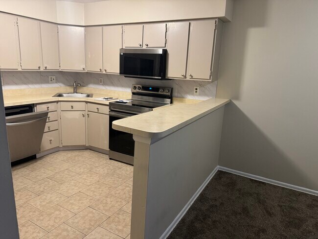 Building Photo - 15 Devon Pl