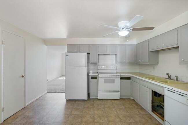 Building Photo - 3405 Butternut Dr