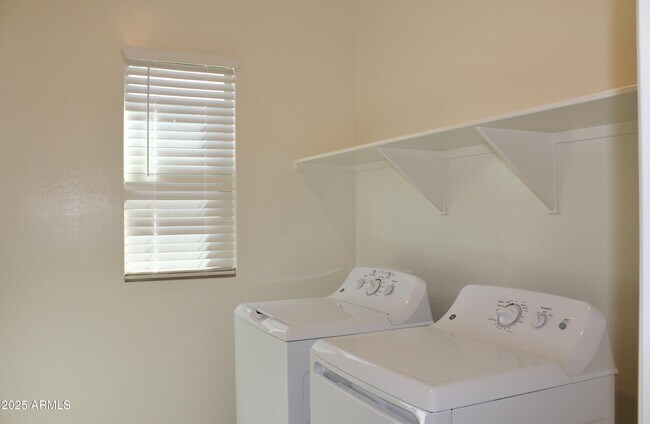 Building Photo - 10354 N 156th Ave