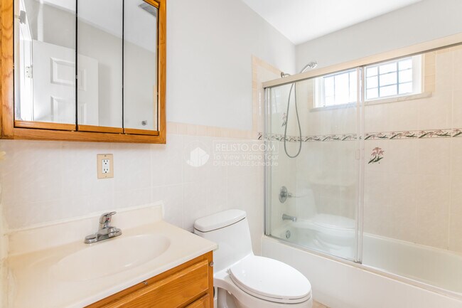 Building Photo - 3243 Davis St