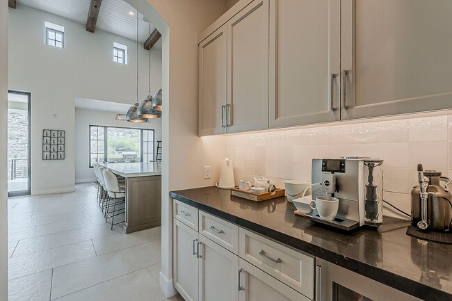 Building Photo - Luxury Home ready for January Move-in