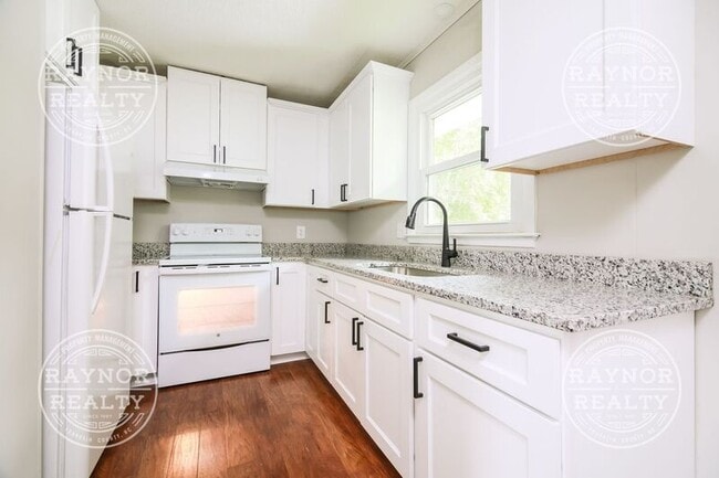 Building Photo - 402 E Stronach Ave