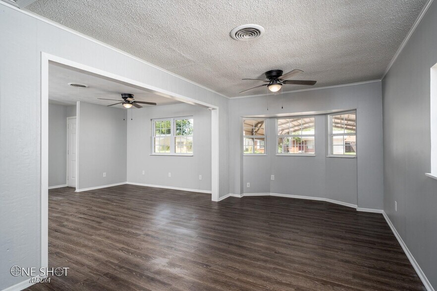 Building Photo - 2117 Yorktown Dr