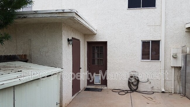 Building Photo - 6104 W Townley Ave