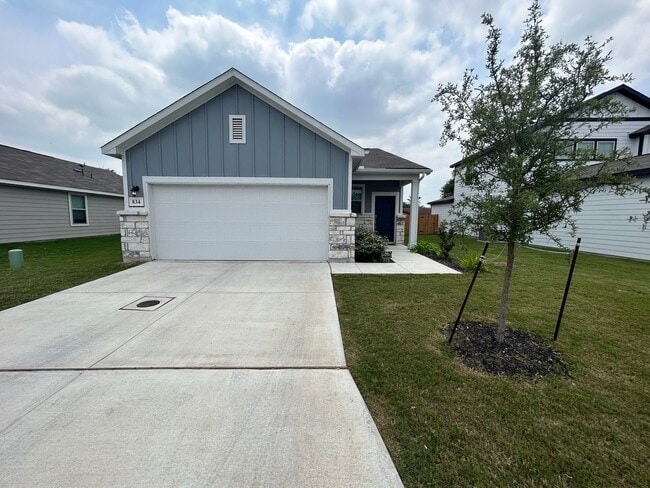 Building Photo - **APPLICATION RECEIVED** Beautiful Single-Story Home with Covered Patio & Fenced Yard!