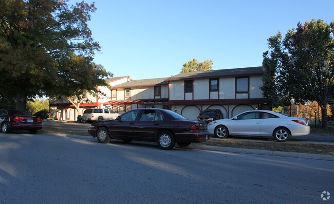 Building Photo - 6002-6146 E 127th St