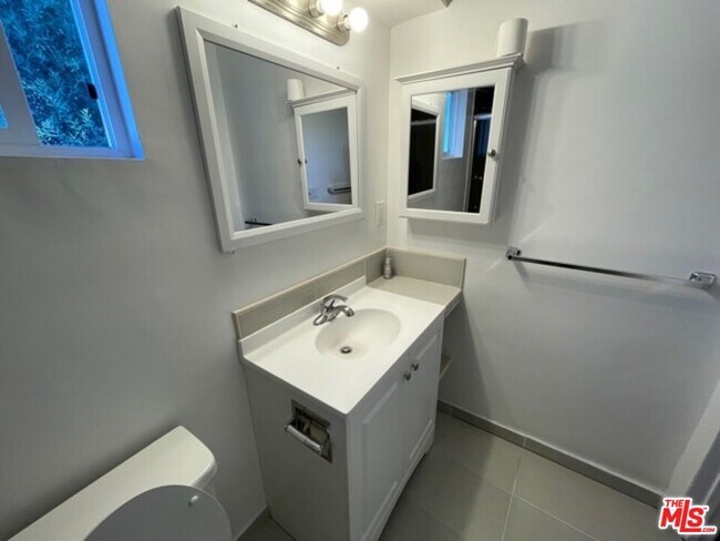 Building Photo - 5346 Rhea Ave