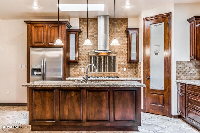 Building Photo - 14213 Meadow Lake Ave