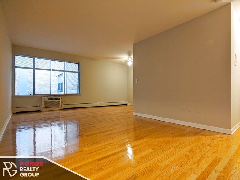 Building Photo - 502 W Briar Pl