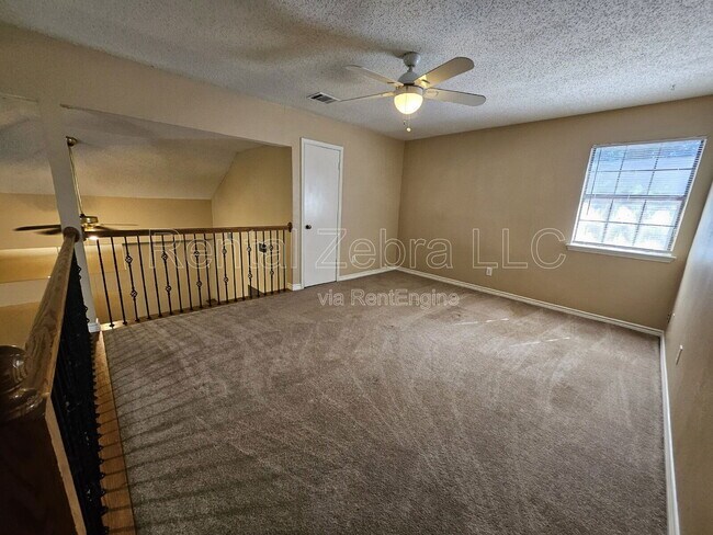 Building Photo - 1405 Paintbrush St