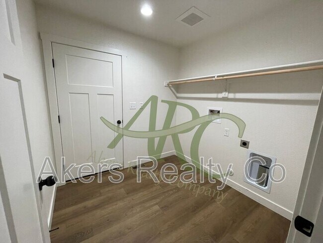 Building Photo - 968 S Coral Pl