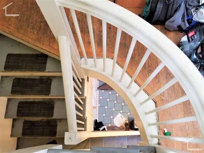 Building Photo - Great Deal! 5-bed, 3-bath Allston Apartment Near the B Line!