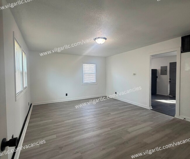 Building Photo - 5121 E 10th Ave