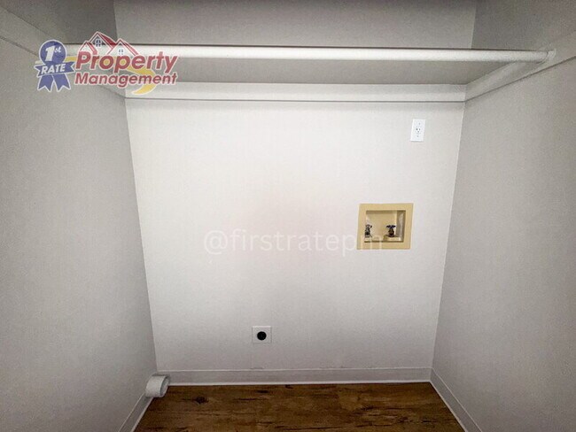 Building Photo - 4876 W Blodgett Ln