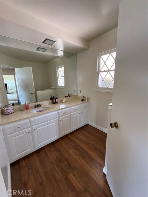 Building Photo - 3160 Crownview Dr