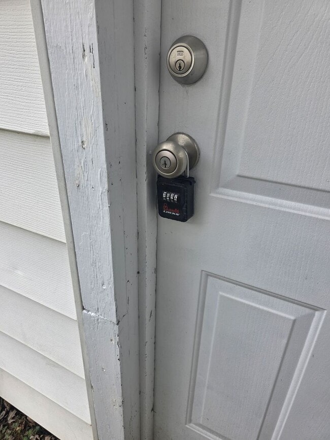 Building Photo - Recently Remodeled 2-Bedroom, 2-Bathroom Home – $1,100/Month - Accepting Section 8