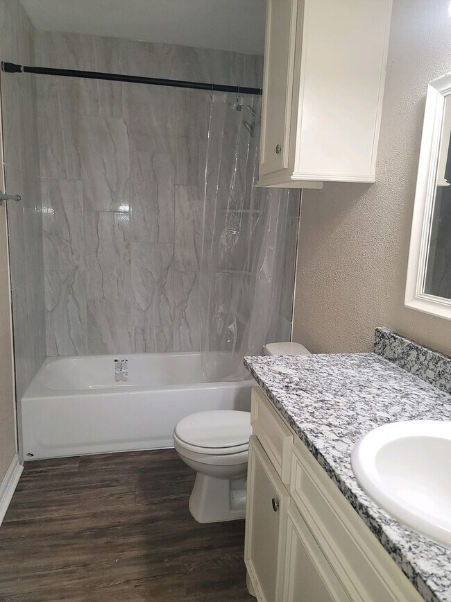 Building Photo - 4 Bedroom 2 Bath in The Avenues