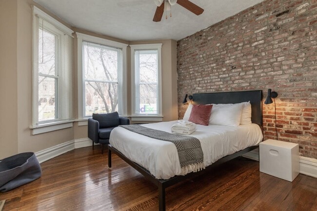 Primary Photo - 4510 Laclede Ave