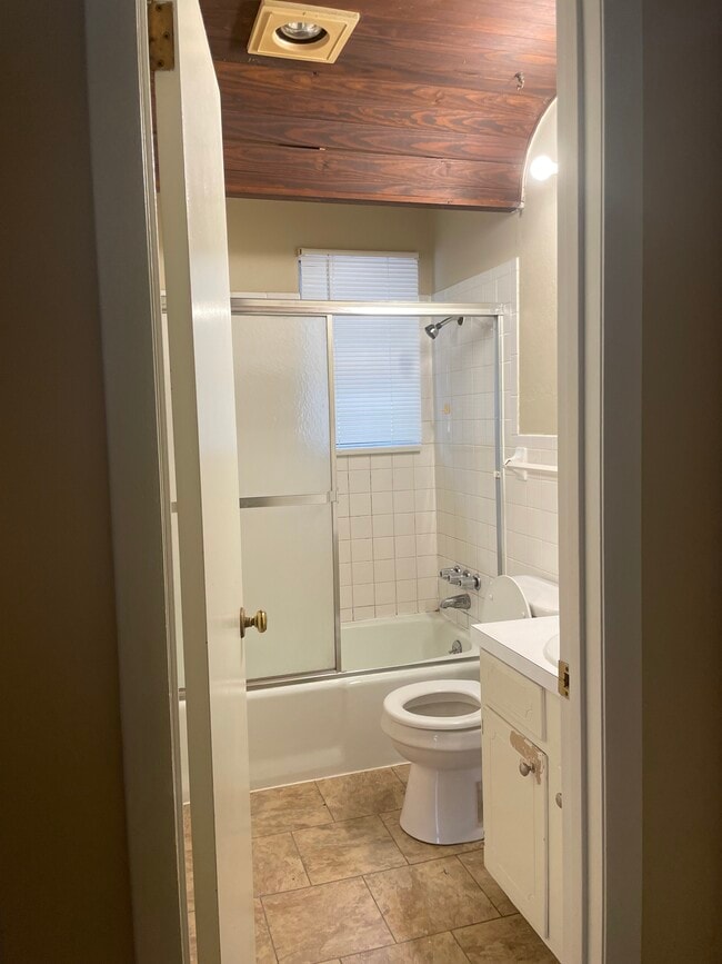 Building Photo - 107 Galahad Ct