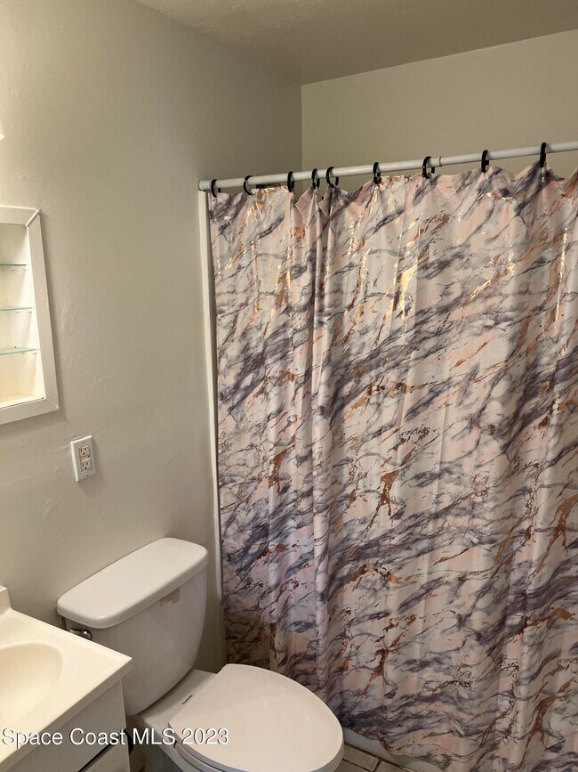 Building Photo - 2174 Shelby Dr