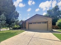 Building Photo - $0 DEPOSIT OPTION. DESIRABLE DAKOTA STATION SPLIT-LEVEL HOME WITH 3 BEDROOMS, 2 BATHS, AND SPACIO...