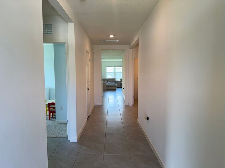 Building Photo - 946 Dugan CIR SE