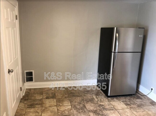 Building Photo - 230 Magazine St