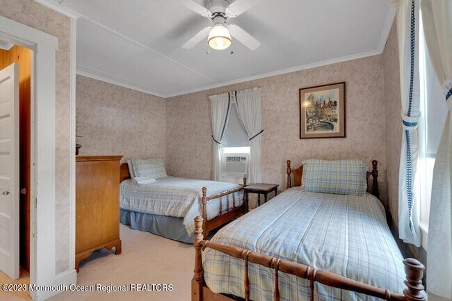 Building Photo - 683 Main Ave