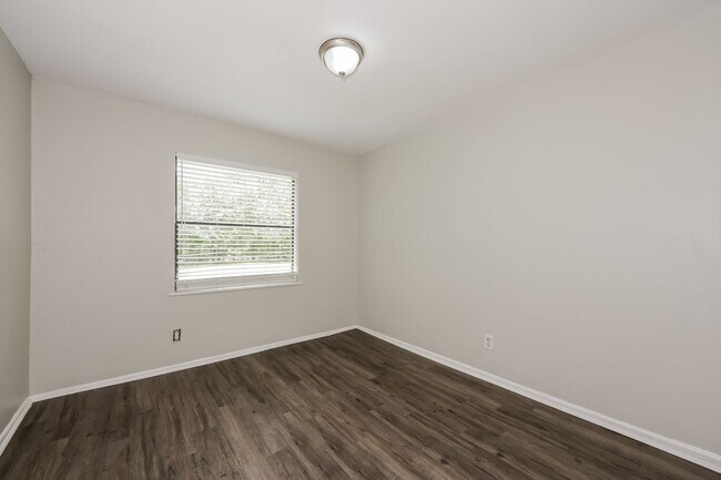 Building Photo - Coming Soon! 3 BR/1BA | Updated Single Family Home | 1-Car Garage | Shaded backyard!