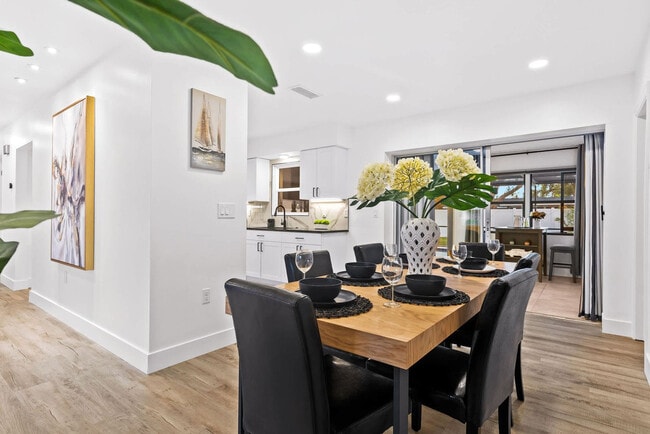 Building Photo - 1311 Cypress Ave