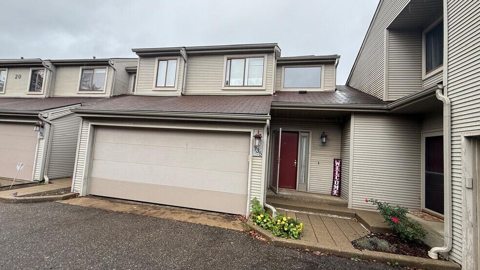 Primary Photo - 735 Hamilton Ct